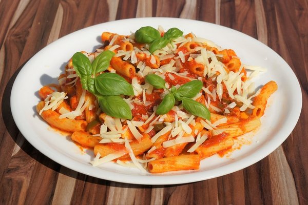 29 Knoblauch und Peperoni in Tomatensauce mit Parmesan